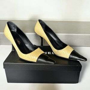 Chanel Cream & Black Leather Snakskin Embossed Pumps with Box & Cards Size 36.5